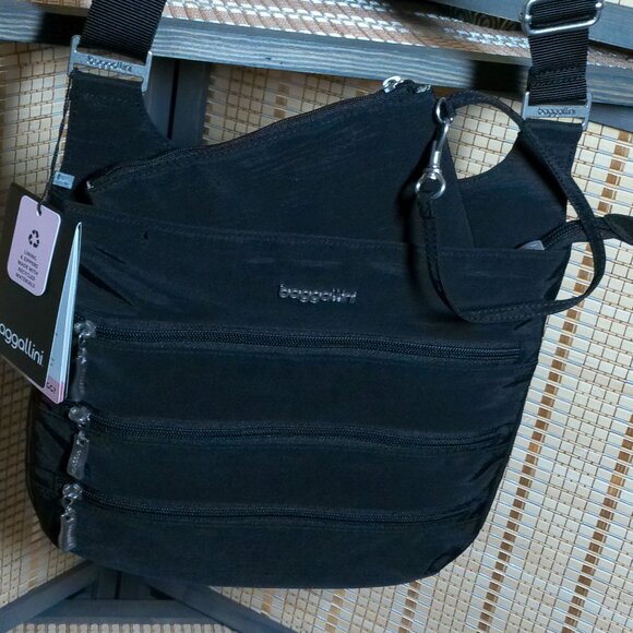Black Baggallini Big Zipper Bagg with RFID - Picture 7 of 9